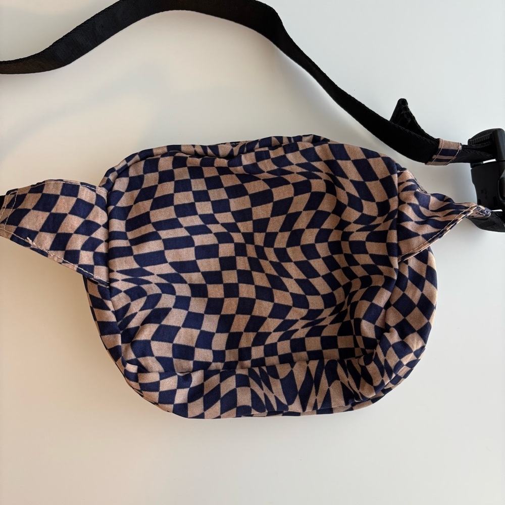 BAGGU Indigo TRIPPY CHECKER Fanny Pack RARE RETIRED - Picture 2 of 5